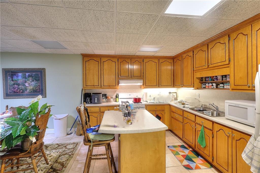 7813695 Property Photo 35