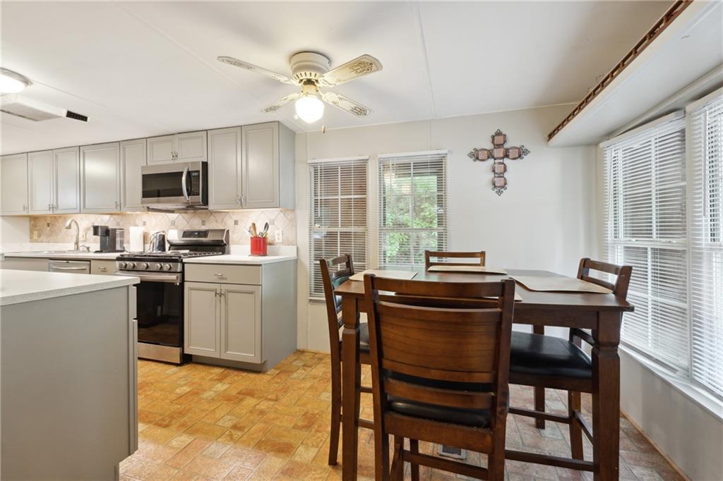 207 Canyon Pass Property Photo 6