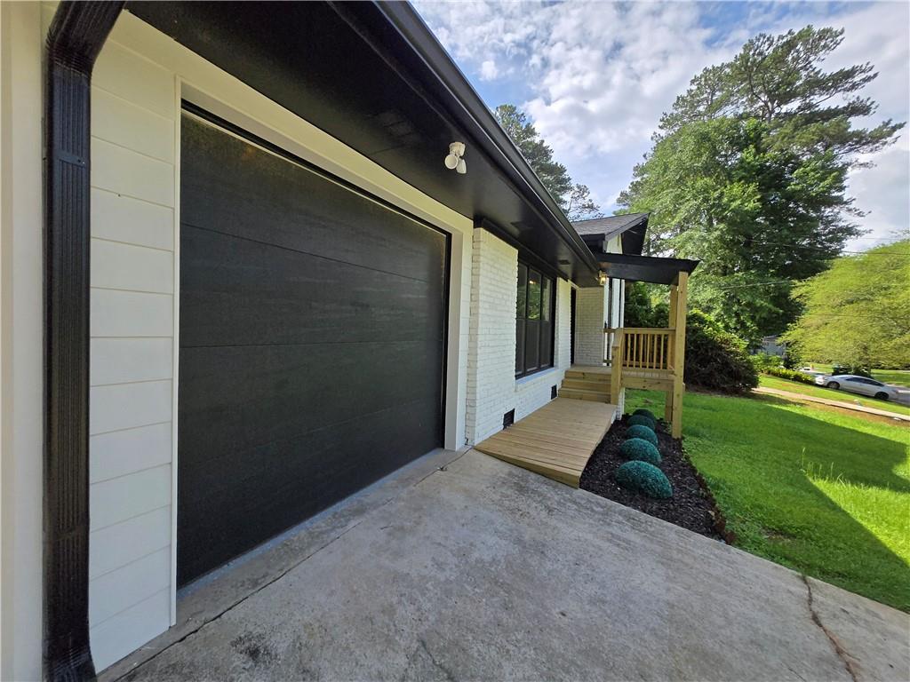 2400 Glenrock Drive Property Photo 3