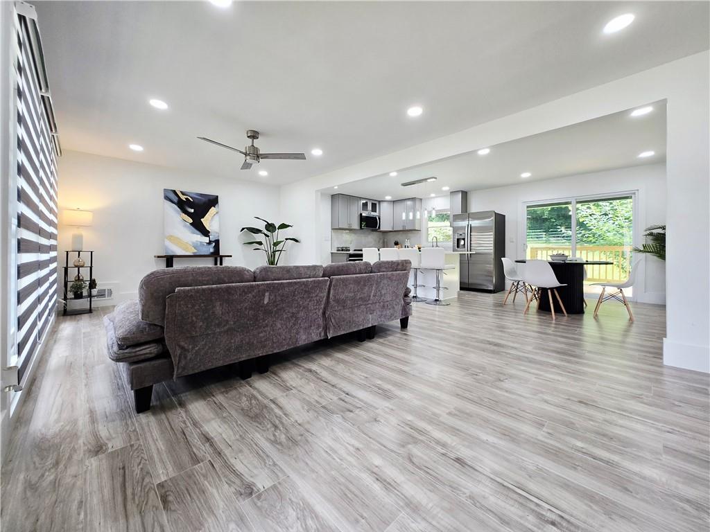 2400 Glenrock Drive Property Photo 4