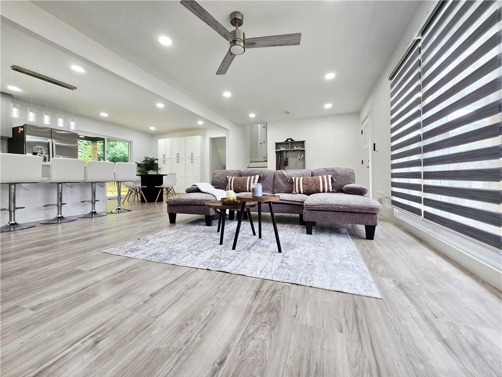 2400 Glenrock Drive Property Photo 6