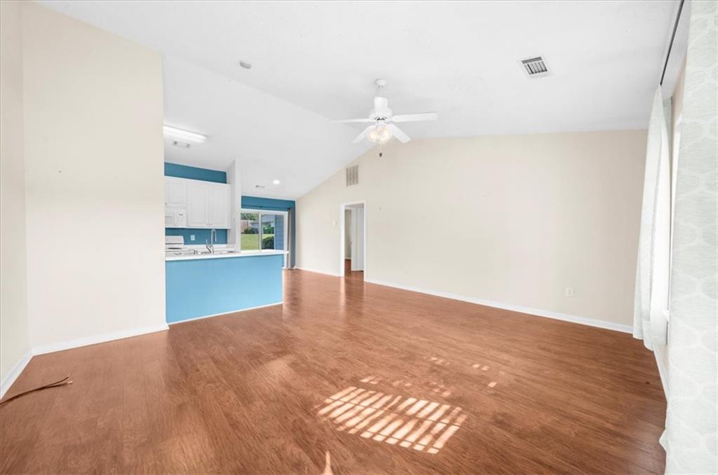 3033 Bentley Park Circle Property Photo 4