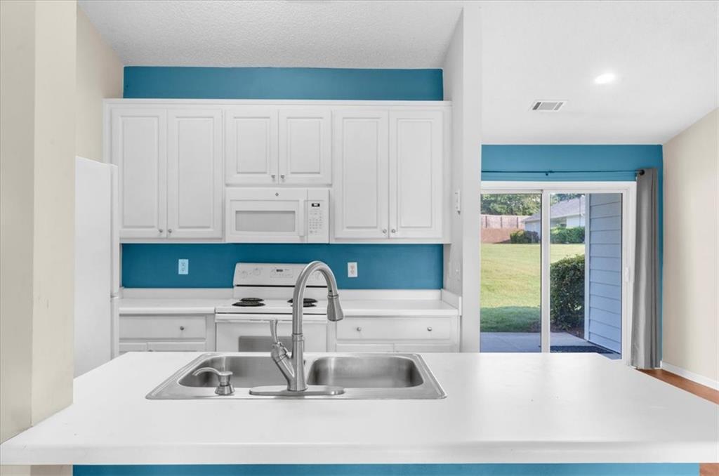 3033 Bentley Park Circle Property Photo 9