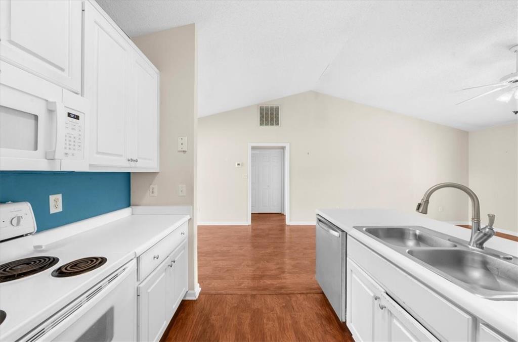 3033 Bentley Park Circle Property Photo 13