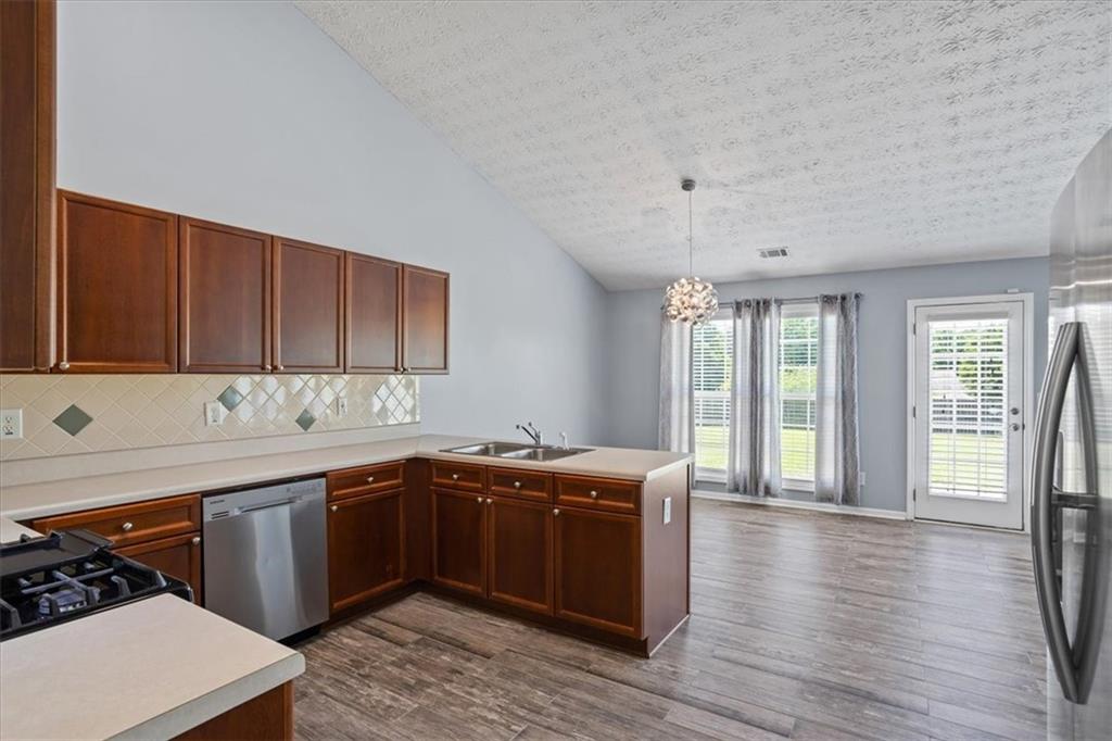 2615 Snowcrest Place Property Photo 7