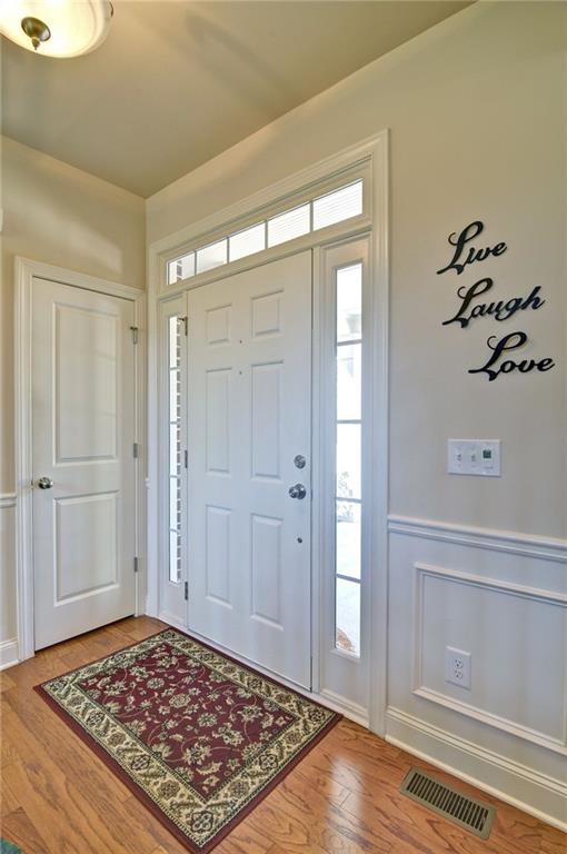 503 Lakeview Court Property Photo 4