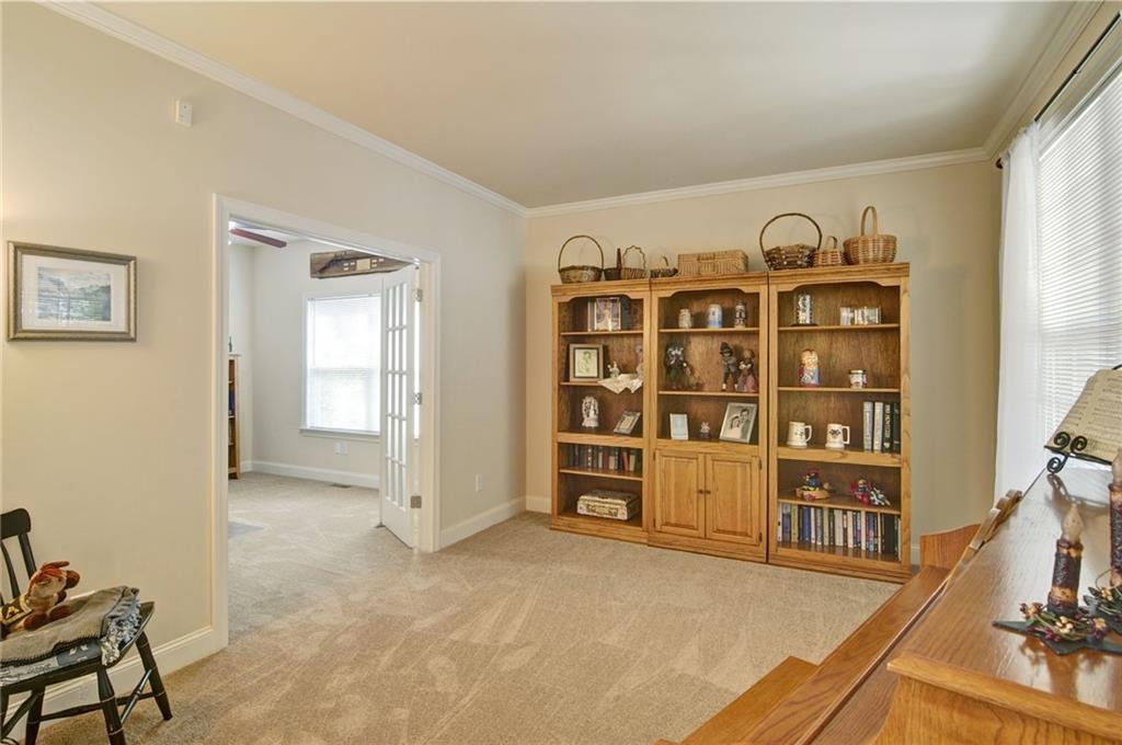 503 Lakeview Court Property Photo 6