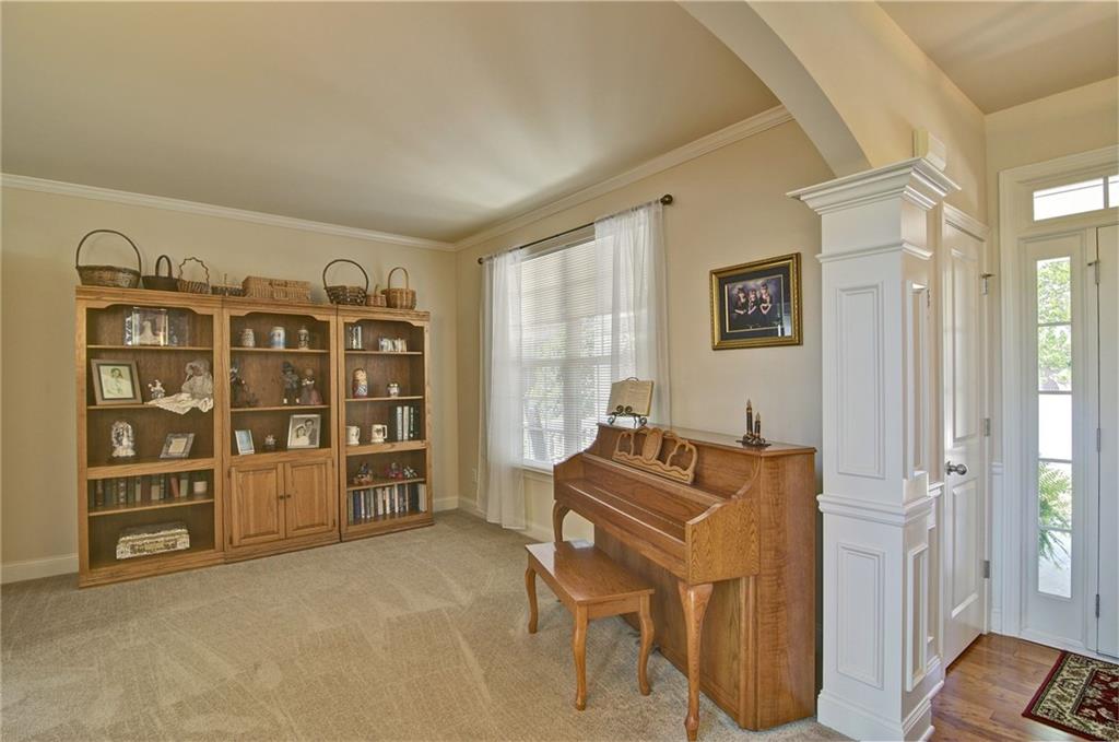 503 Lakeview Court Property Photo 7