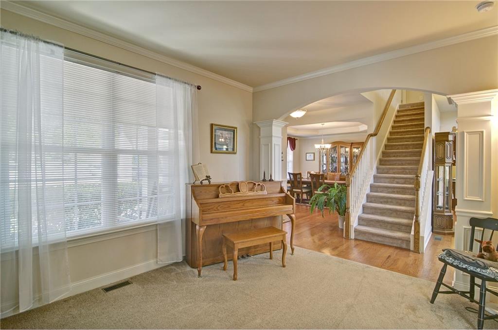 503 Lakeview Court Property Photo 8