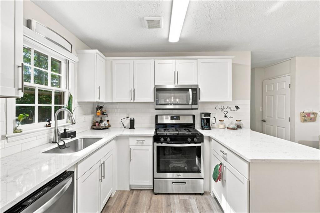137 Landing Lane Property Photo 4