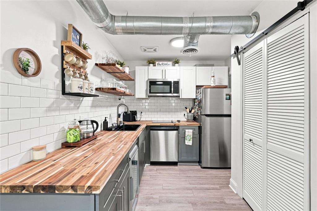 137 Landing Lane Property Photo 11