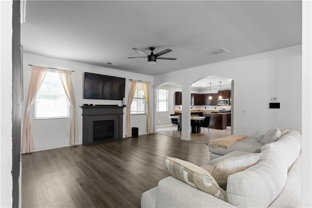 210 Silver Willow Walk Property Photo 11