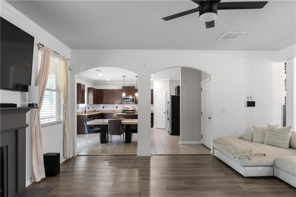 210 Silver Willow Walk Property Photo 14