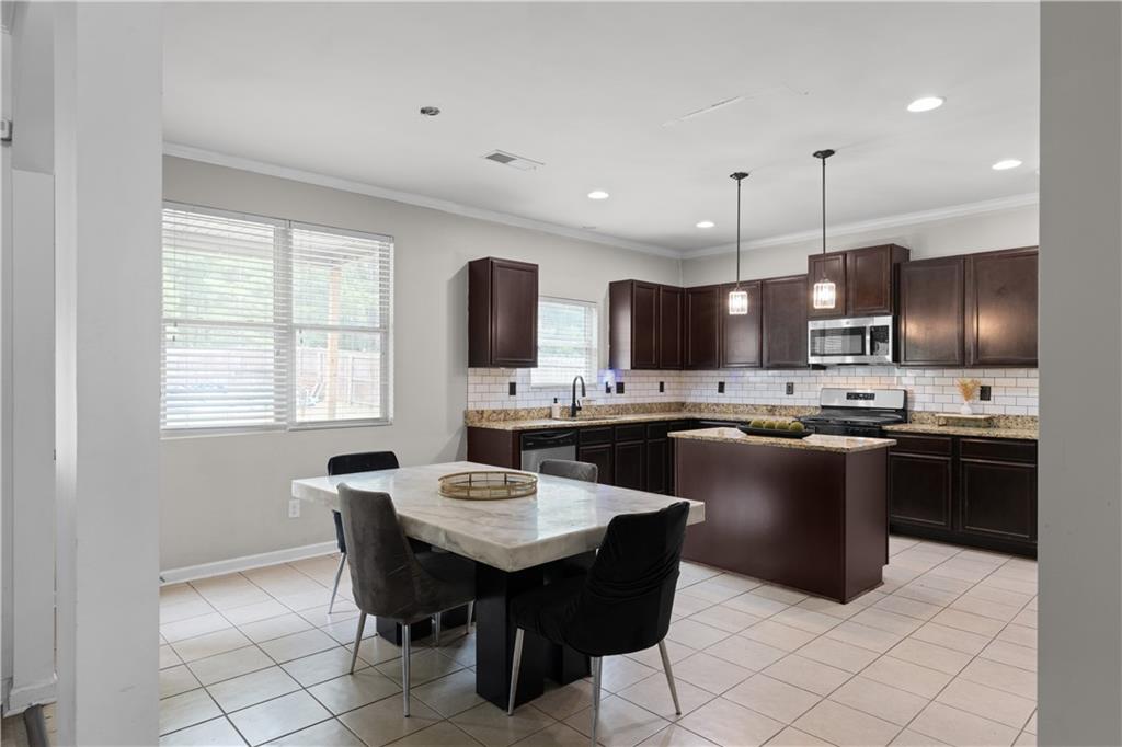 210 Silver Willow Walk Property Photo 15