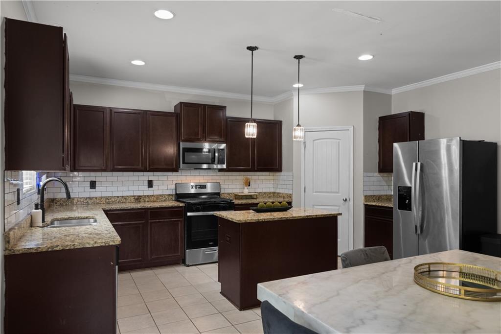 210 Silver Willow Walk Property Photo 19