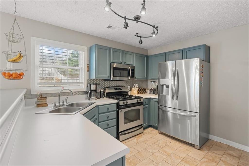 1061 Daventry Crossing Property Photo 3