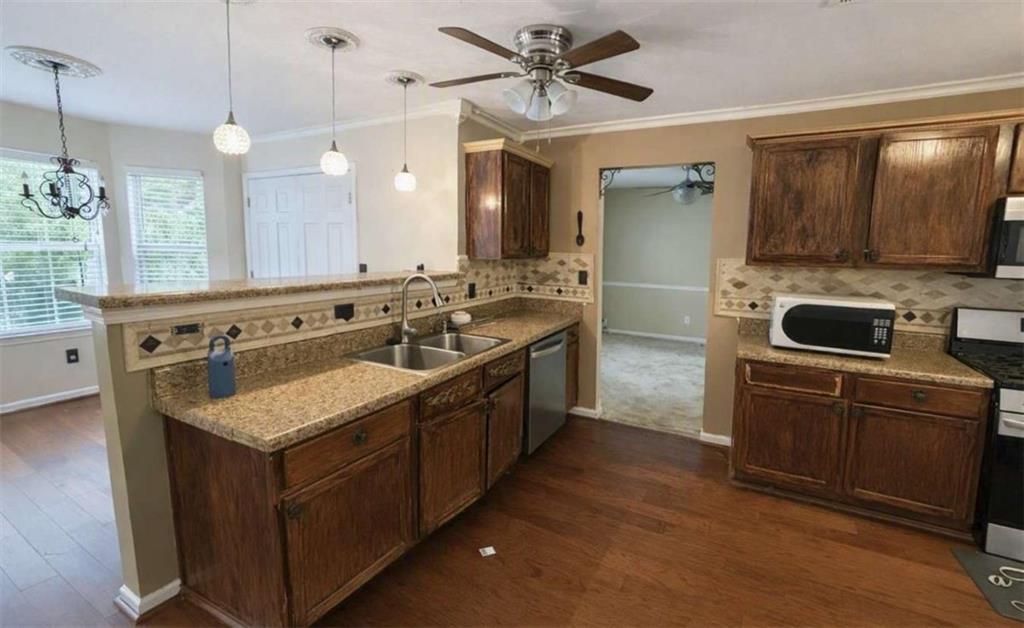 4323 Caroline Court Property Photo 5