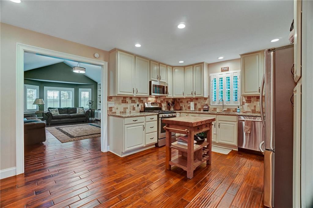 3120 Dallas Acworth Highway Property Photo 13
