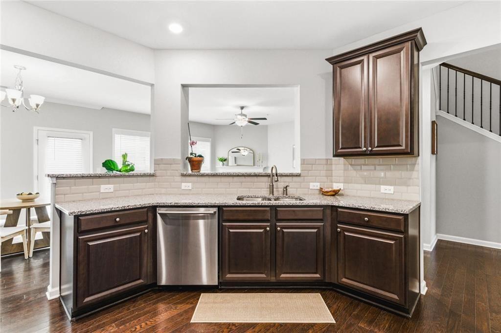 525 Coral Property Photo 8