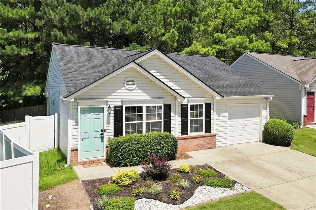 203 Oak Grove Lane Property Photo 1