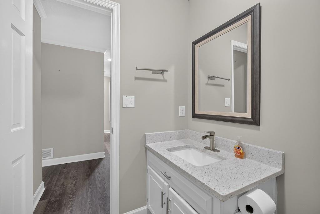 3735 Warwick Way Property Photo 9