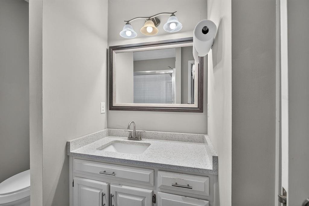 3735 Warwick Way Property Photo 11