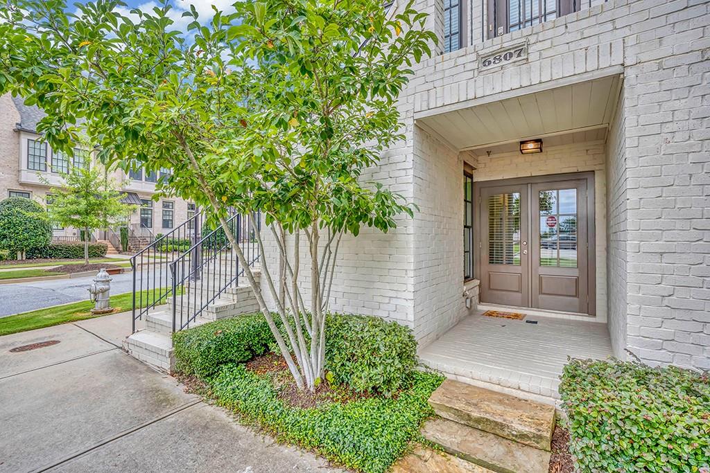 6807 Encore Boulevard Property Photo 2