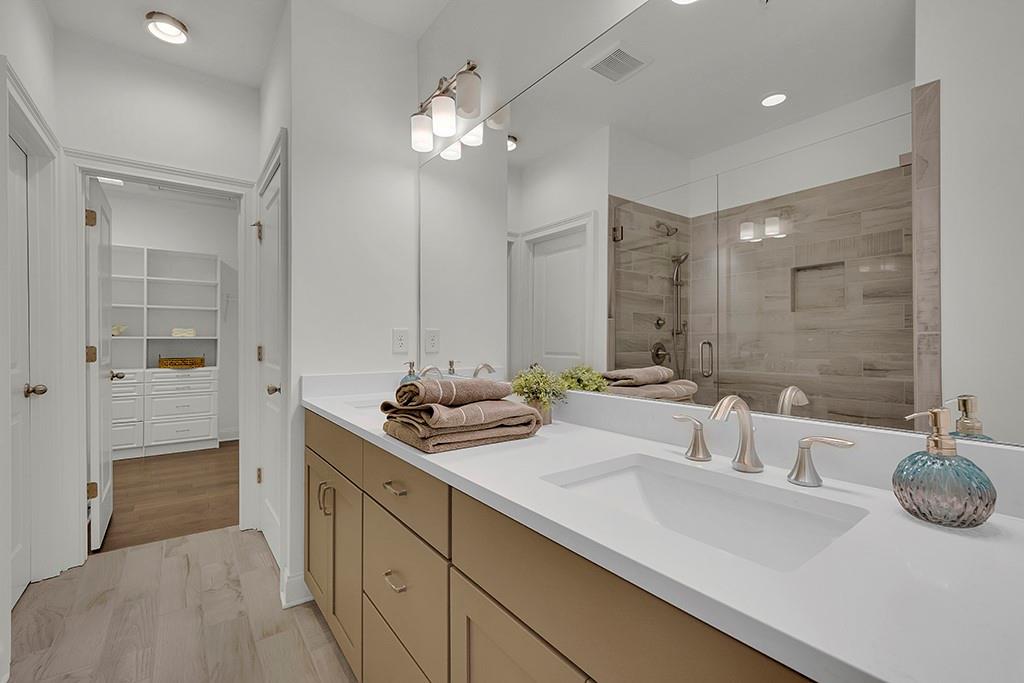 6807 Encore Boulevard Property Photo 19