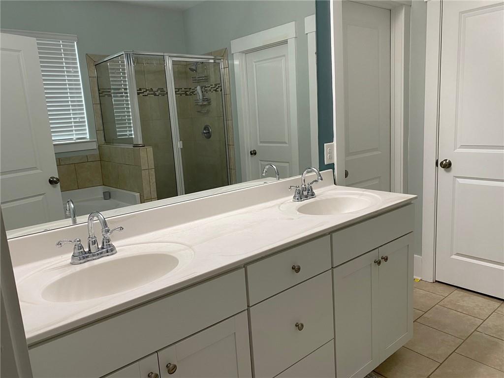 202 Oakleigh Pointe Drive Property Photo 15