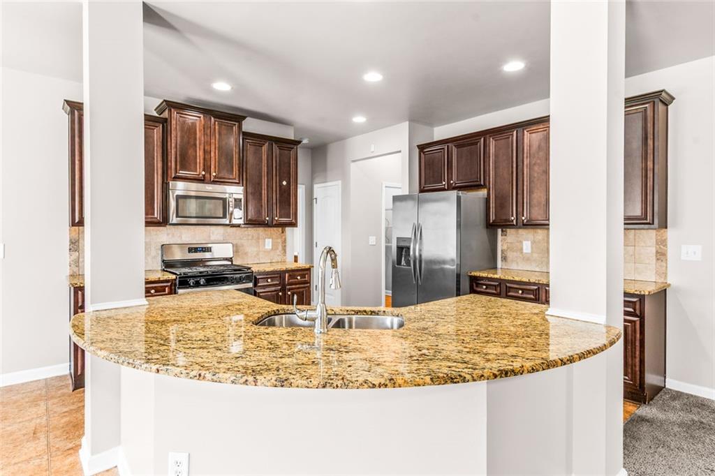 419 Live Oak Pass Property Photo 7