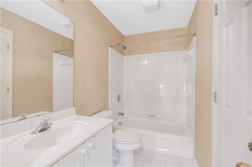 4310 Canterbury Walk Drive Property Photo 15