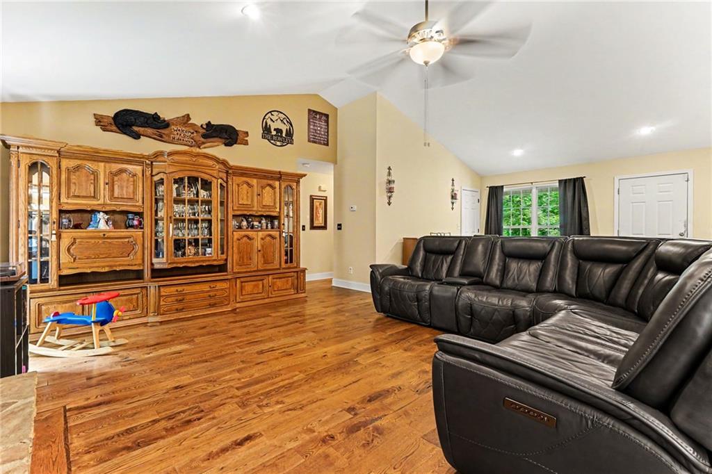 390 Cotton Tail Drive Property Photo 7