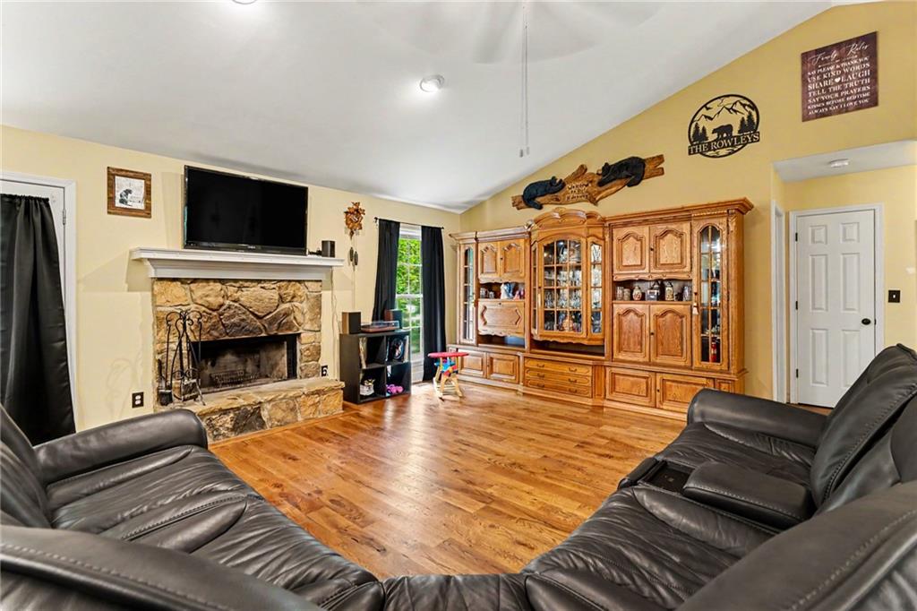 390 Cotton Tail Drive Property Photo 8
