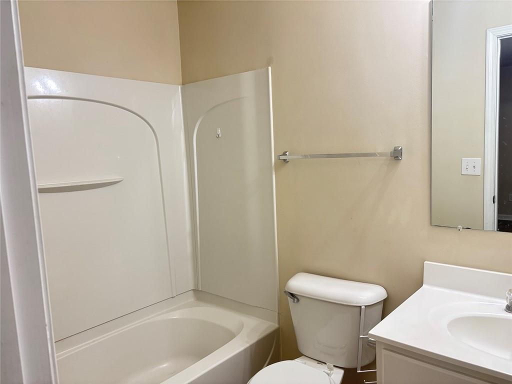 2215 Landing Walk Drive Property Photo 4