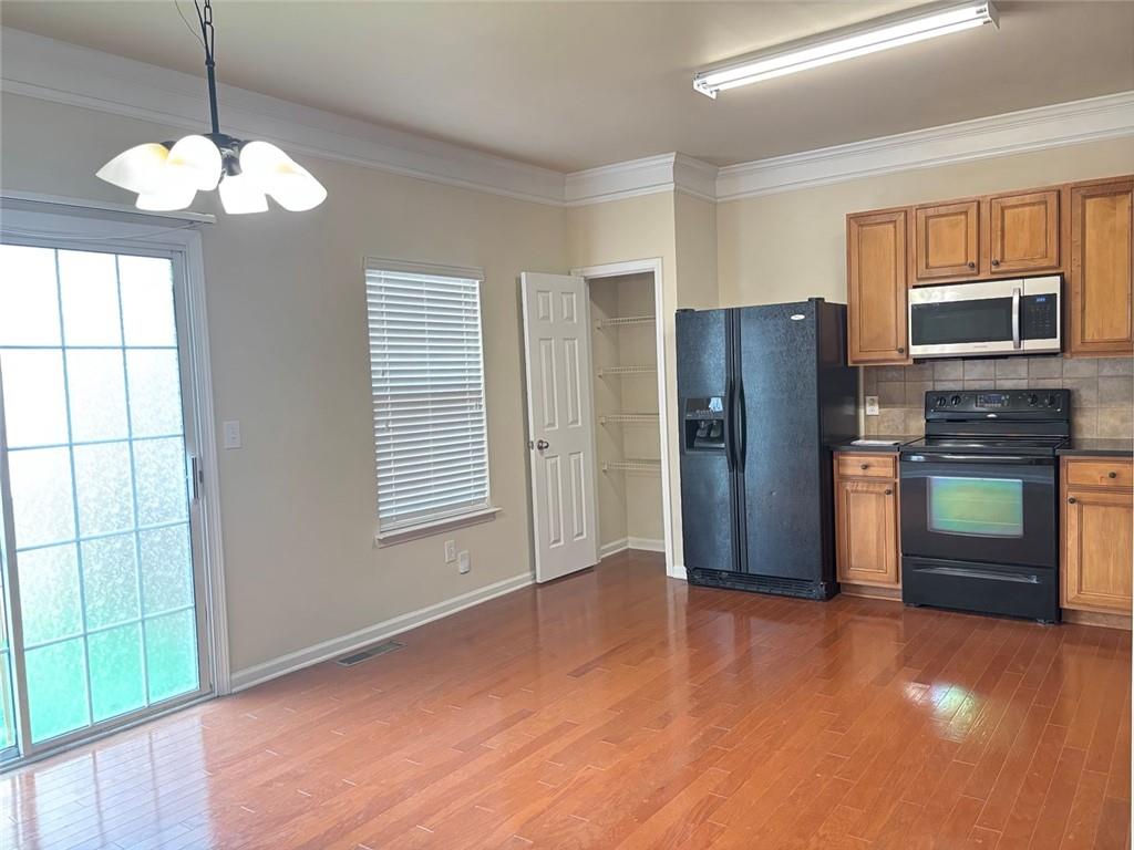 2215 Landing Walk Drive Property Photo 6