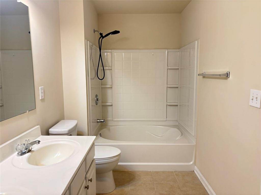 2215 Landing Walk Drive Property Photo 11