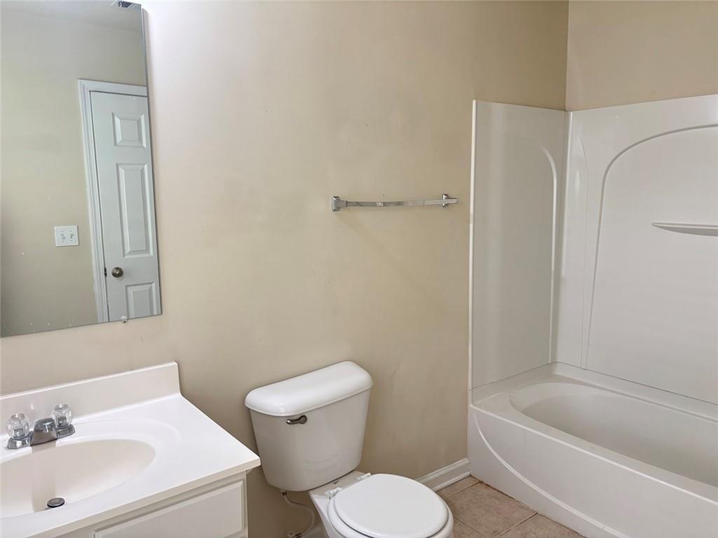2215 Landing Walk Drive Property Photo 13