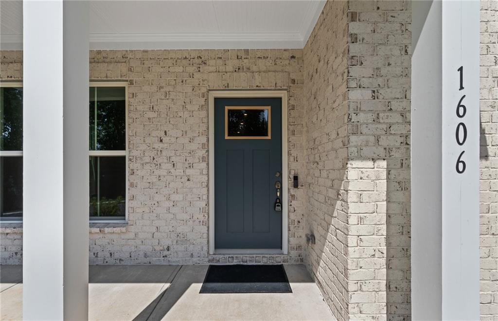 1606 Waterchase Drive Property Photo 4