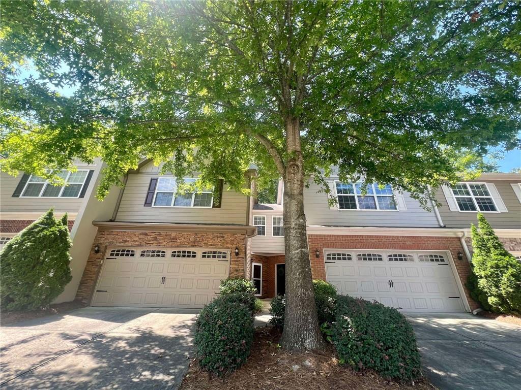 3232 Brockenhurst Drive Property Photo 2