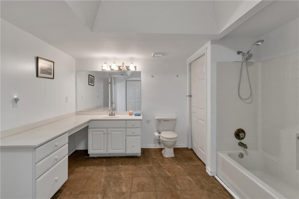 915 Chipley Court Property Photo 28