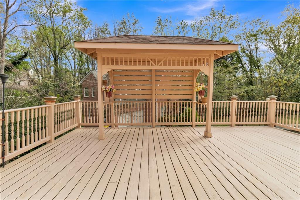 915 Chipley Court Property Photo 32