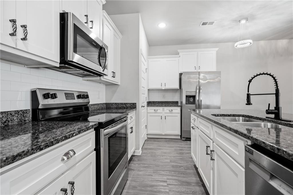 145 Hunts Mill Circle Property Photo 2