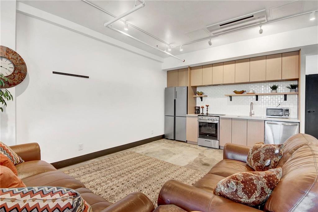 1805 Harvard Avenue Unit 305 Property Photo 5