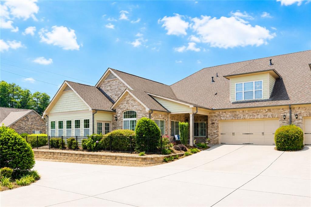 6129 Brookhaven Circle Property Photo 1