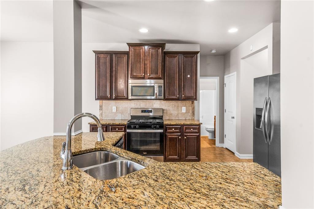 419 Live Oak Pass Property Photo 12