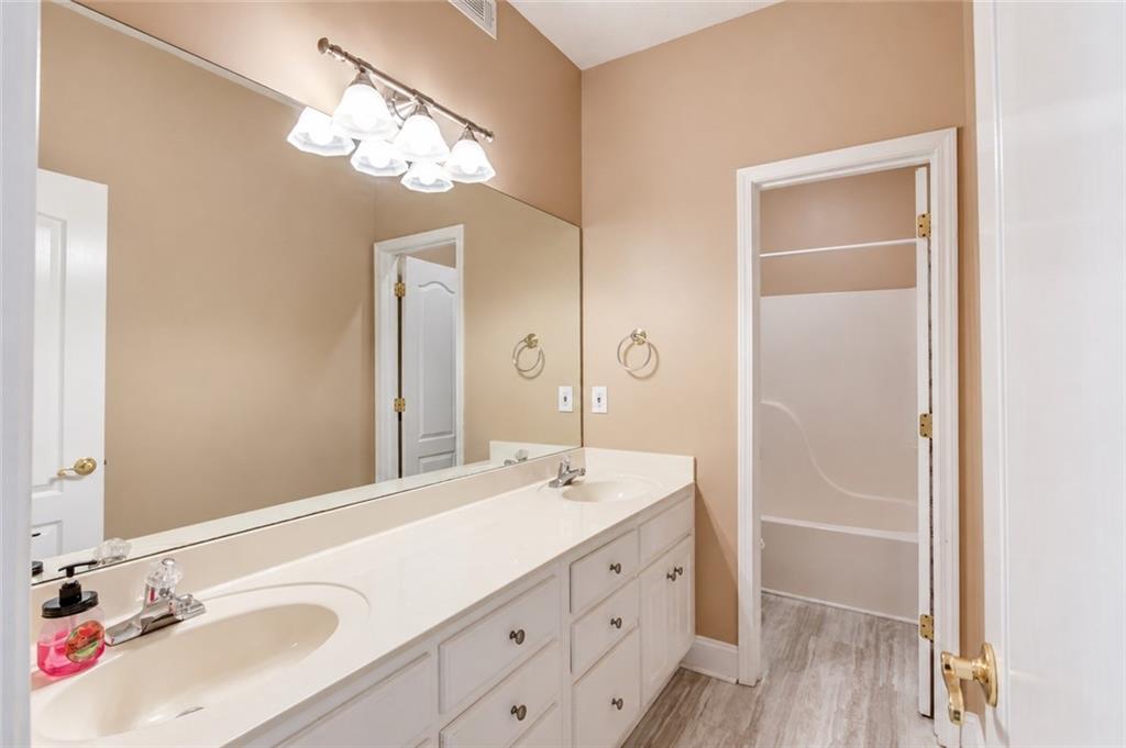 42 Dumar Lane Property Photo 28