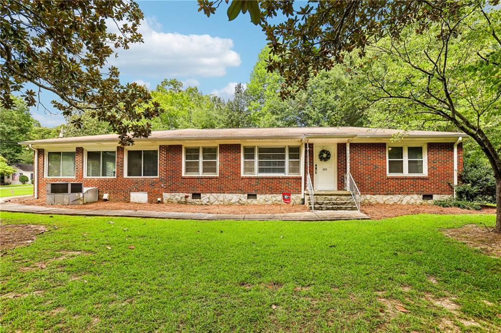 305 Oak Avenue Property Photo 1