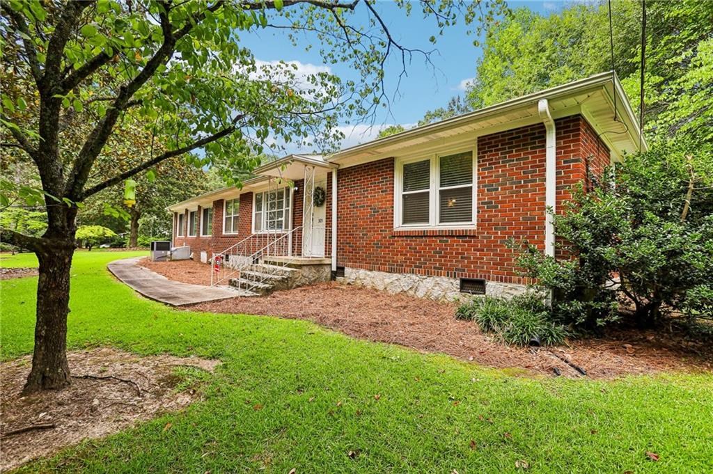305 Oak Avenue Property Photo 2