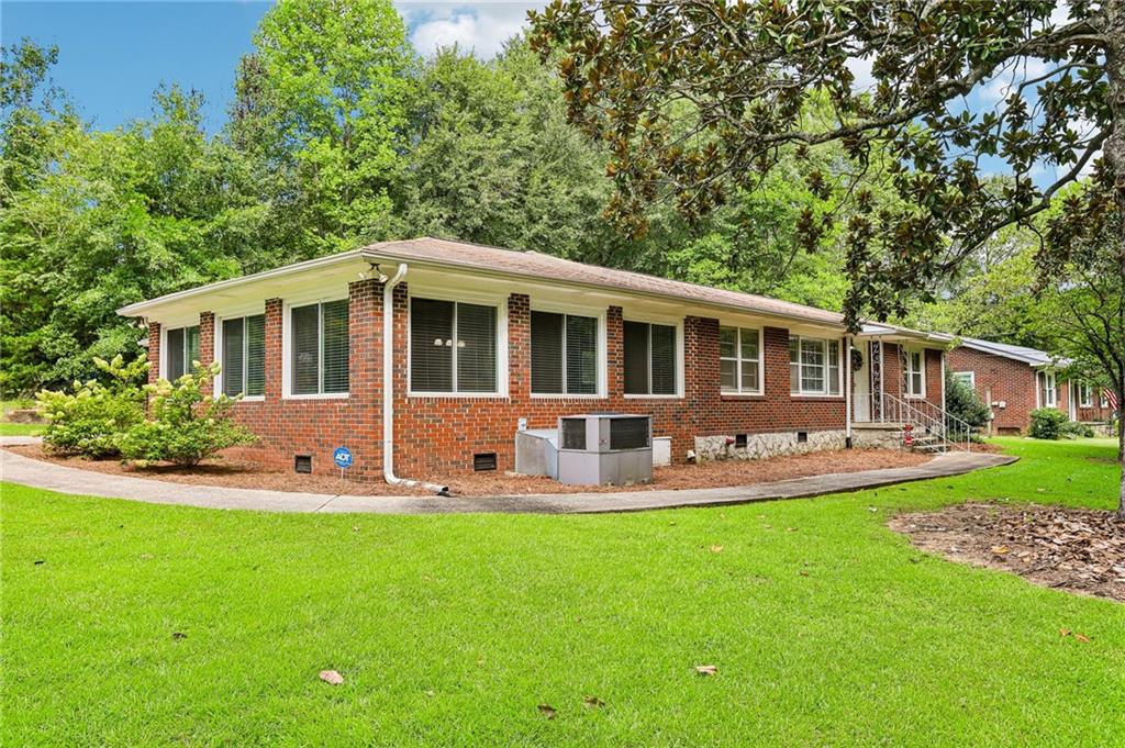 305 Oak Avenue Property Photo 3