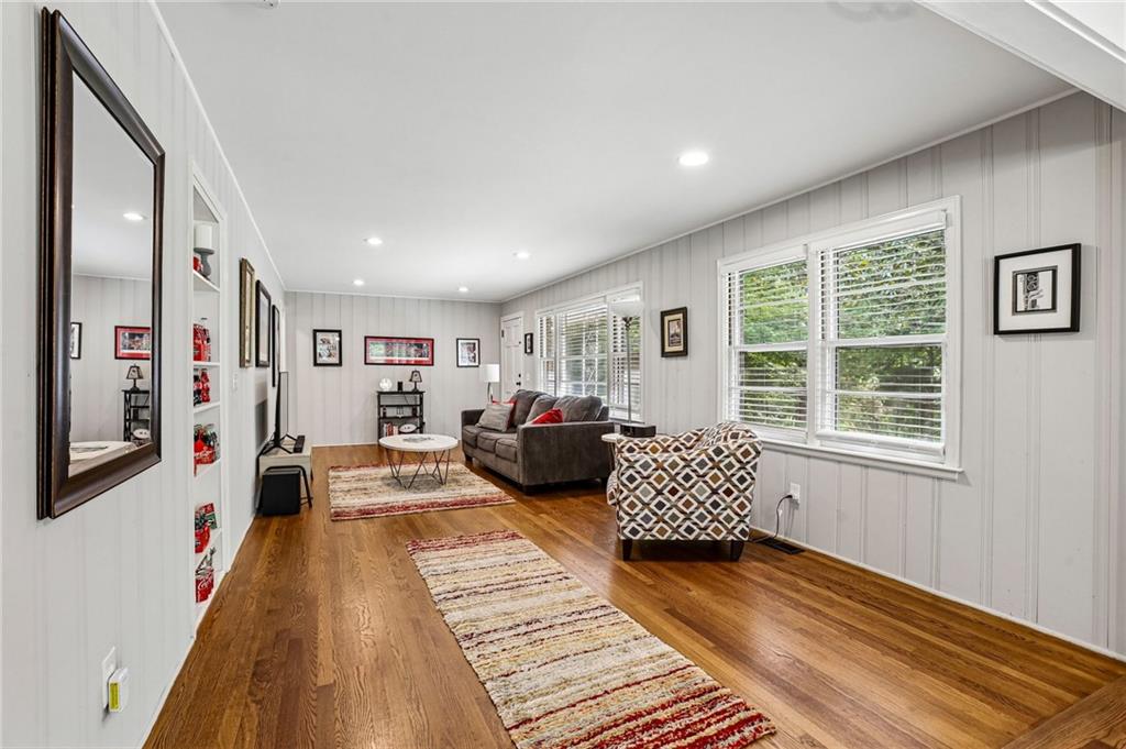 305 Oak Avenue Property Photo 4